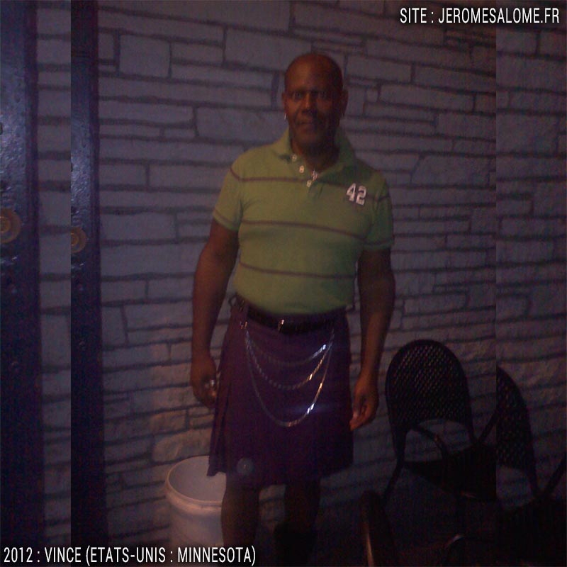 Vince, un homme en jupe du Minnesota aux Etats-Unis