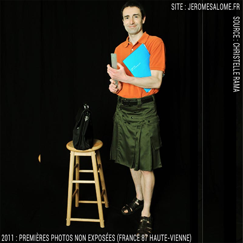 Le professeur en jupe, par Dominique Moreau