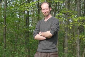 Didier, un homme en jupe d’Alsace en France