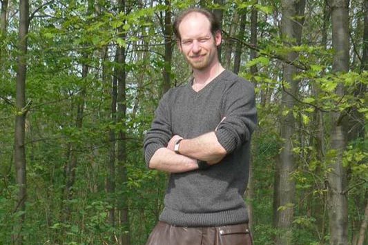 Didier, un homme en jupe d’Alsace en France